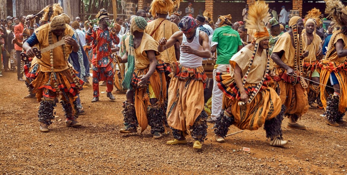 Danzando sus raíces en una ceremonia africana, 2022